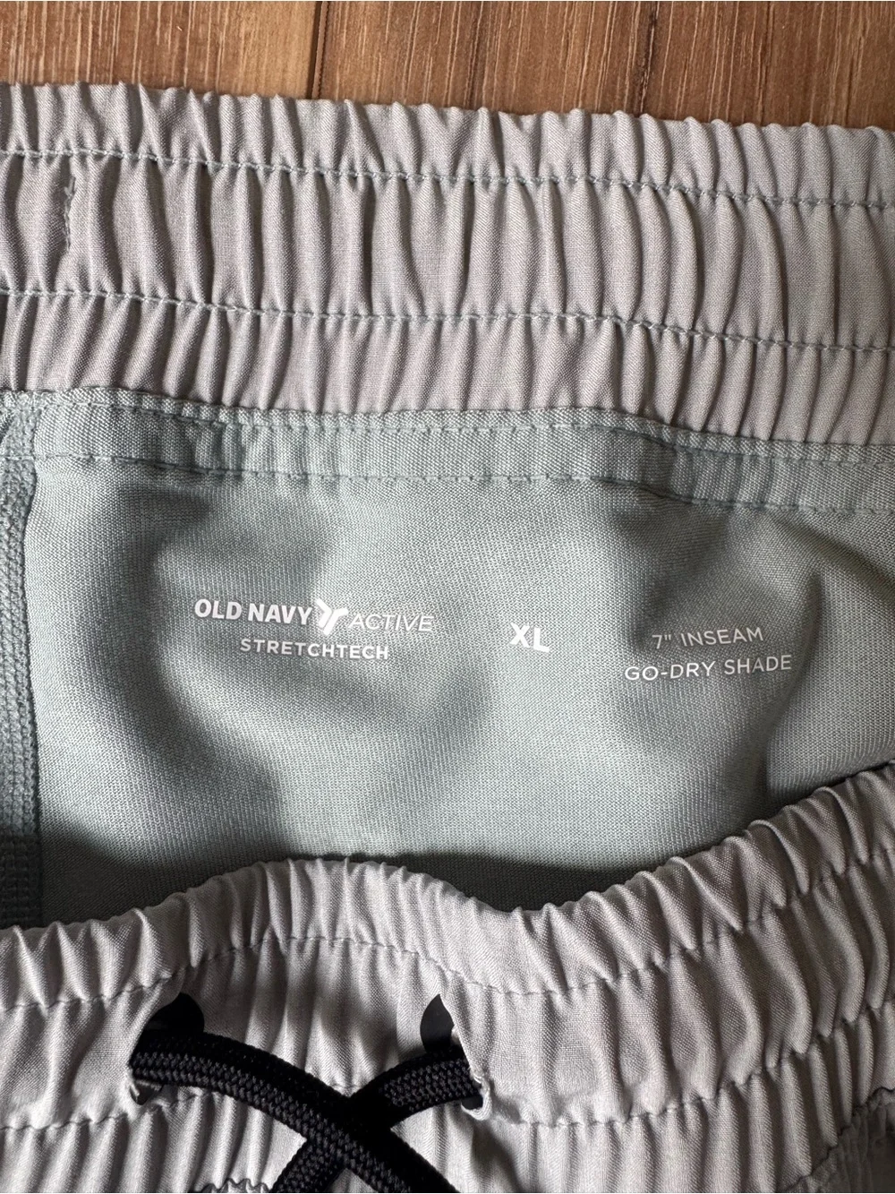 Old Navy Mens Gray Athletic Drawstring Shorts with Black Tie